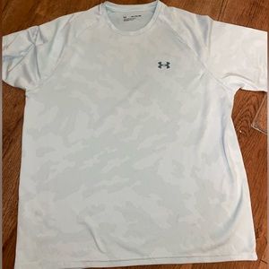 Mens 2XL under armor shirt!
